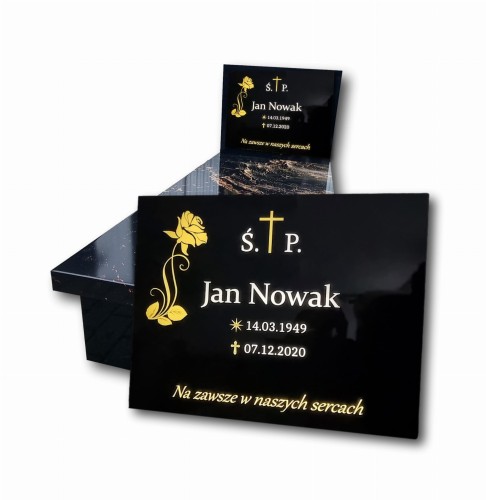 pomnik z tablicą podświetlaną